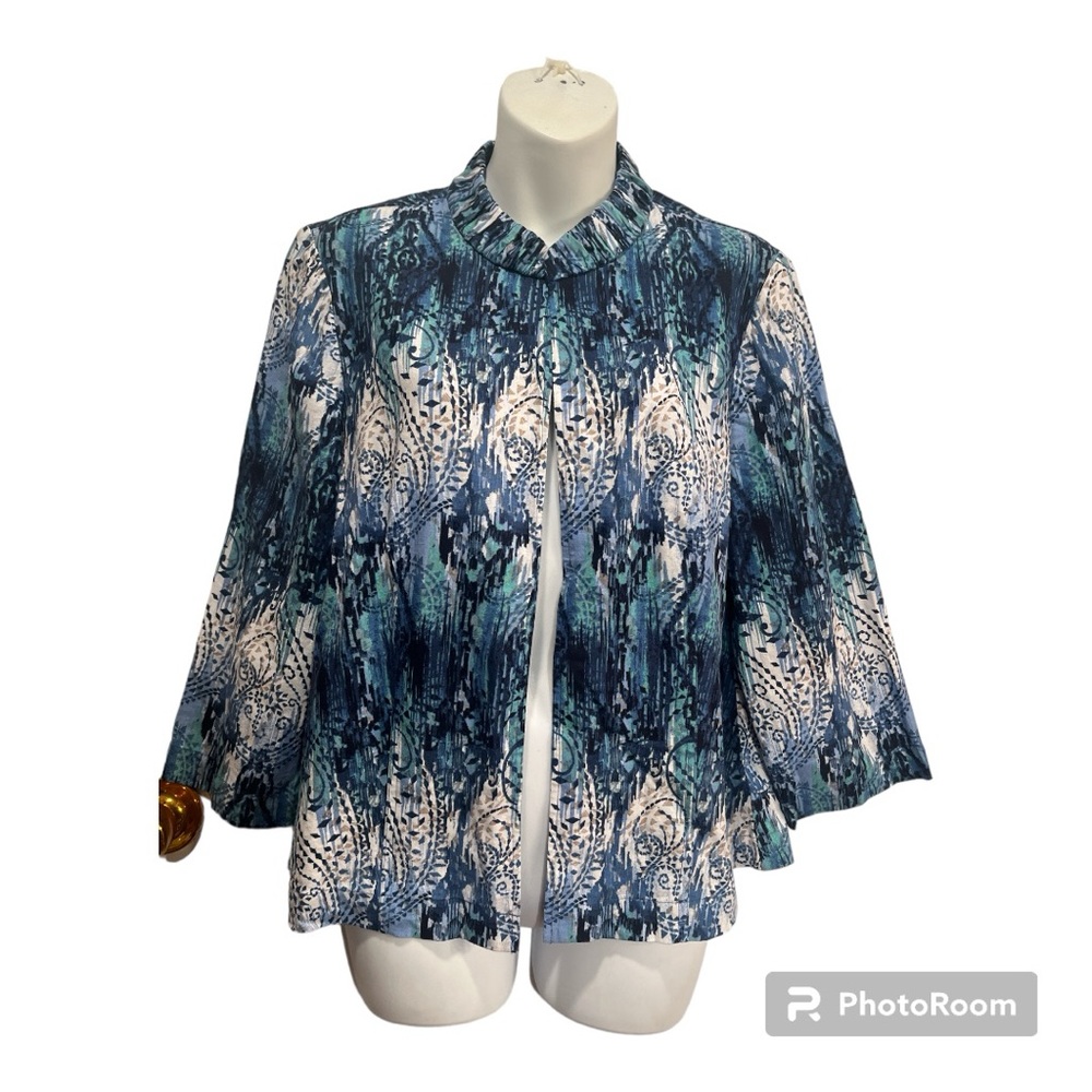 Chico’s Open Jacket in Chico’s size 1 or medium blue and white